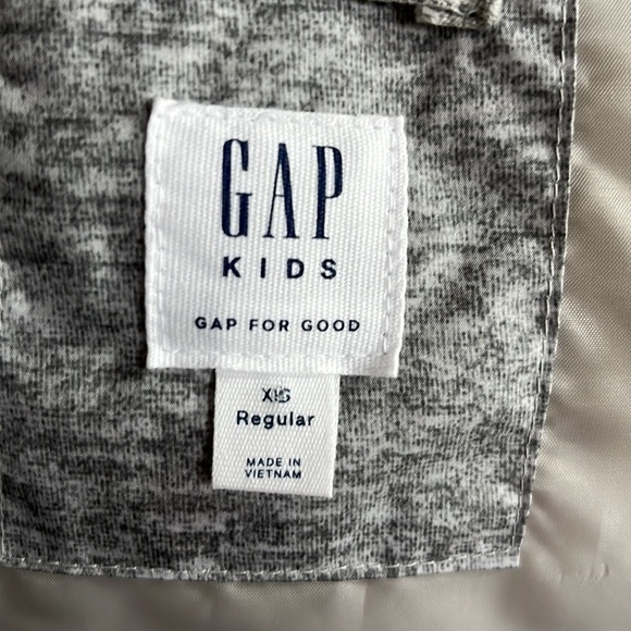 𝅺GAP Boy Gray Puffer Vest - Picture 13 of 14